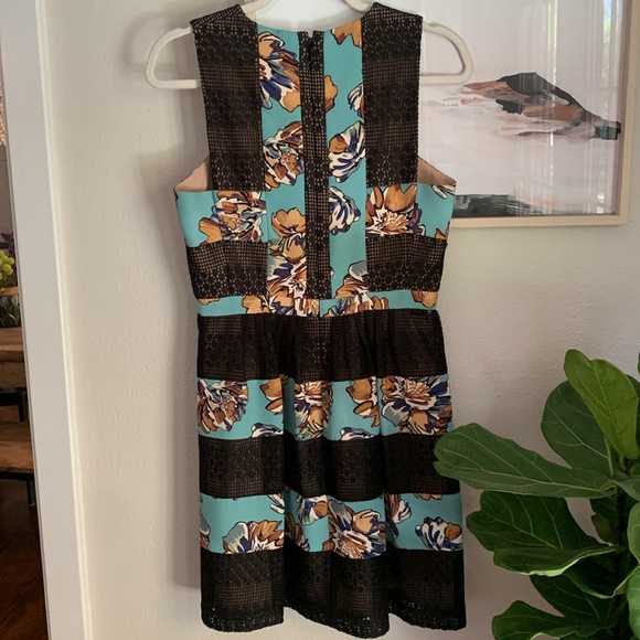 BCBGMAXAZRIA Cecile Floral Blocked Dress with lace - Picture 7 of 12